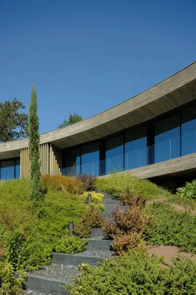 流动的空间：Casa de Bouro的精致建筑美学